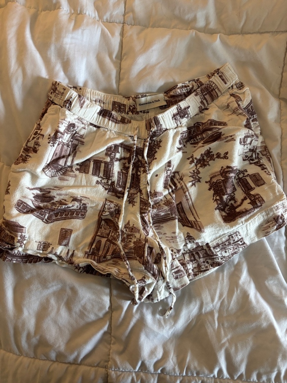 Abercrombie & Fitch Cream Shorts with Brown Scenic Print